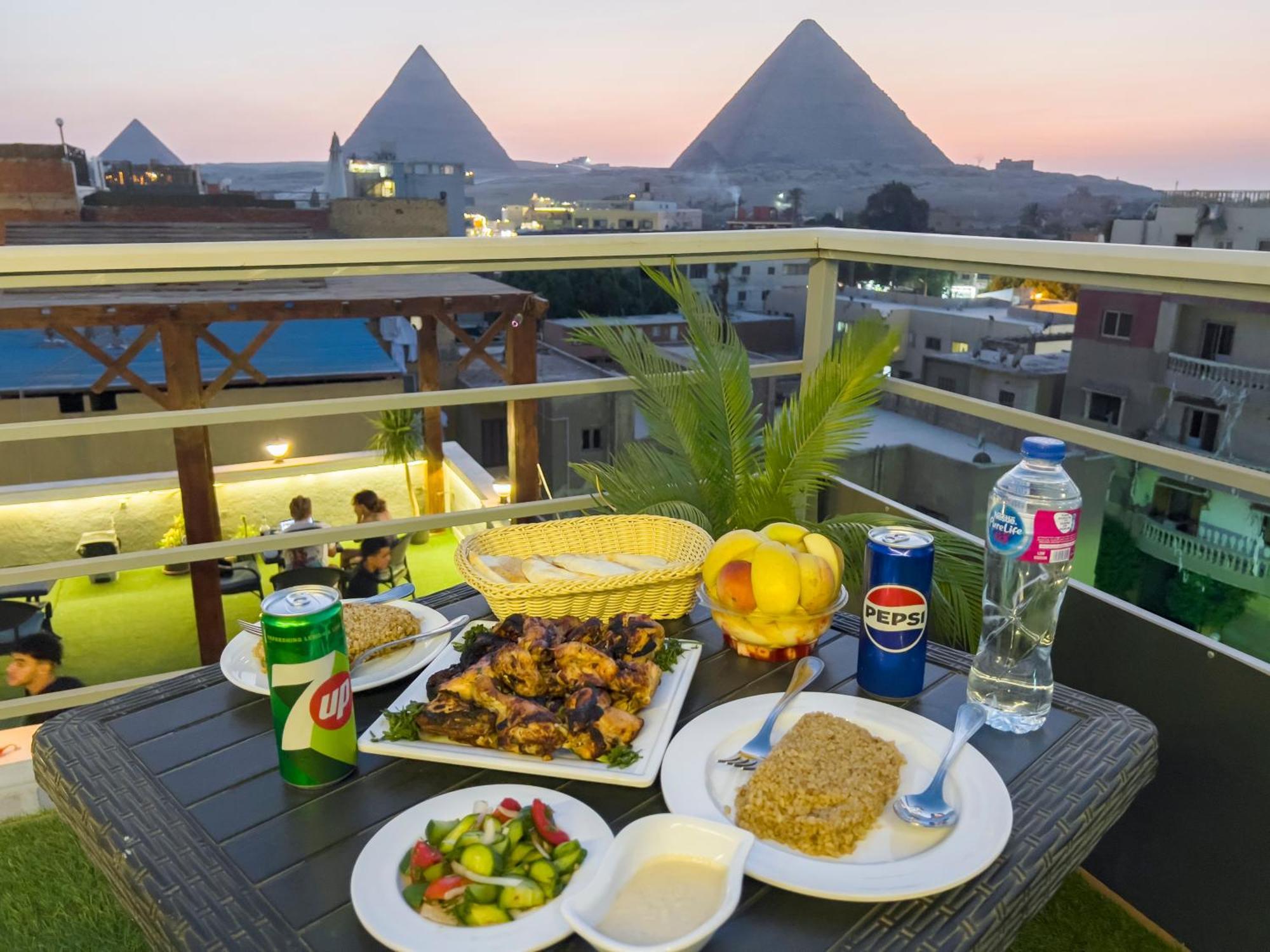 Pyramids Gate Hotel Kafret el-Gabal エクステリア 写真